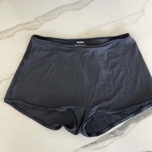 SKIMS boy shorts size M
